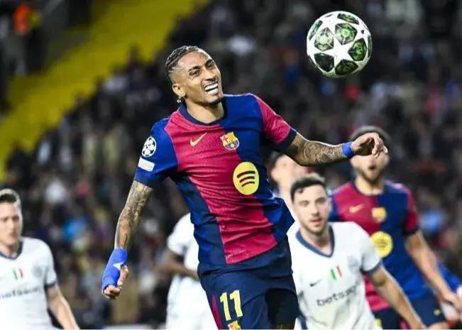 خیره‌کننده و در اوج: رافینیا از مسی گذشت