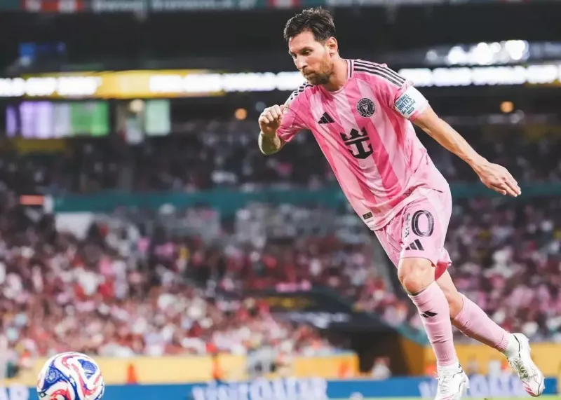 ارتفاع چمن زمین اینترمیامی را هم مسی تعیین می‌کند!