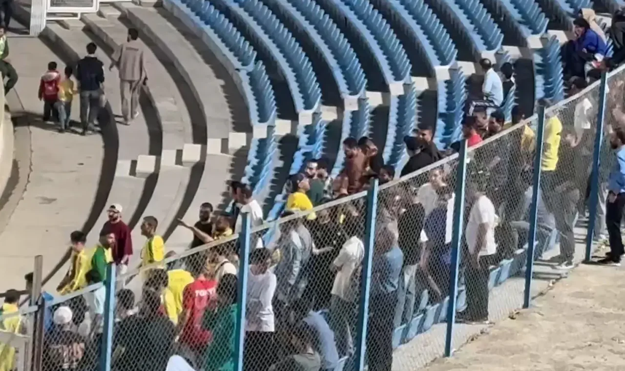 اعتراض تند هواداران نفت به بازیکنان و سرمربی/ پرسپولیس برنده شد، سکوی جنوبی شهرقدس ترکید!