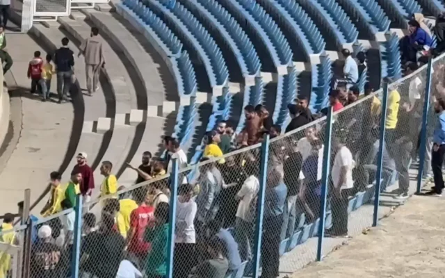 اعتراض تند هواداران نفت به بازیکنان و سرمربی/ پرسپولیس برنده شد، سکوی جنوبی شهرقدس ترکید!