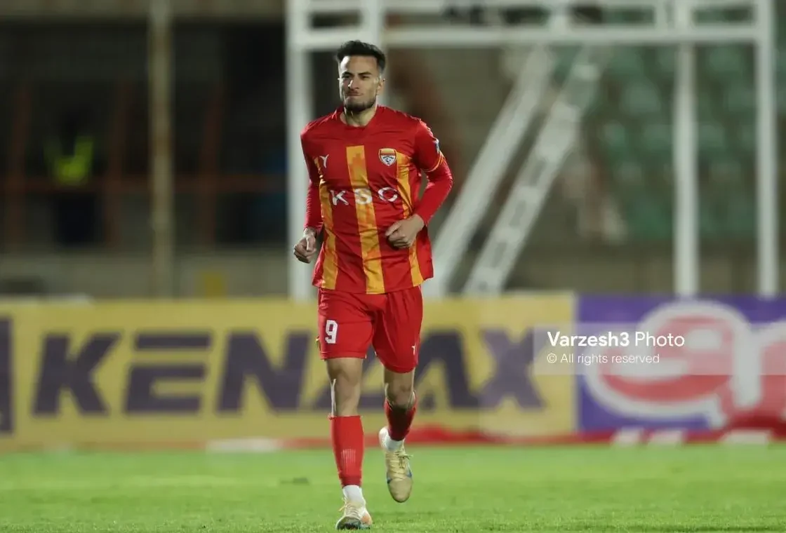 گل فولاد به شهربابک با نقشآفرینی یک دیوار !