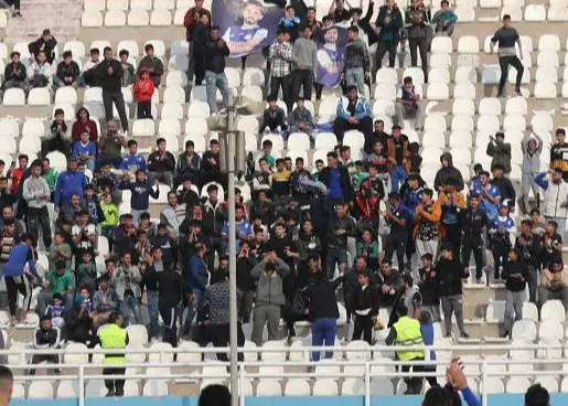 خوشحالی هواداران در ورزشگاه غدیر:/ پرسپولیس گل خورد سکوهای استقلالی منفجر شد!