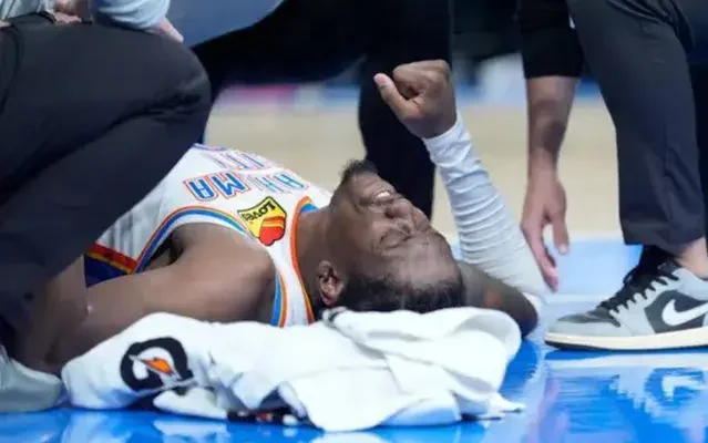 اشک‌ شای و هم‌تیمی‌هایش در آمد:/ مصدومیت وحشتناک مچ‌پای ستاره NBA(عکس)