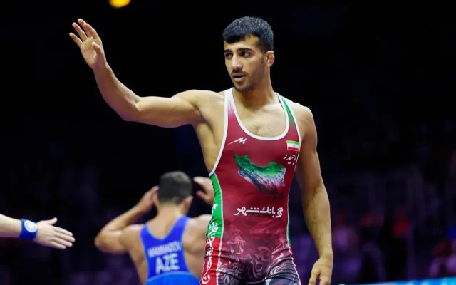 کشتکار مغلوب حریف بلغارستانی شد/ اولین باخت کشتی ایران قبل از نیمه نهایی!