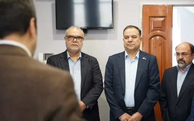 متدین پشت میز مدیریت استقلال نشست