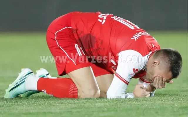 عذرخواهی با زبان بدن؛ / واکنش جالب مقصر اصلی شکست پرسپولیس! (عکس)