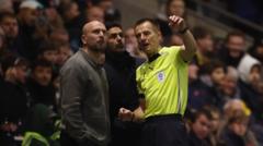 Fleetwood-Arsenal برای هشت دقیقه به دلیل پهپاد متوقف شد