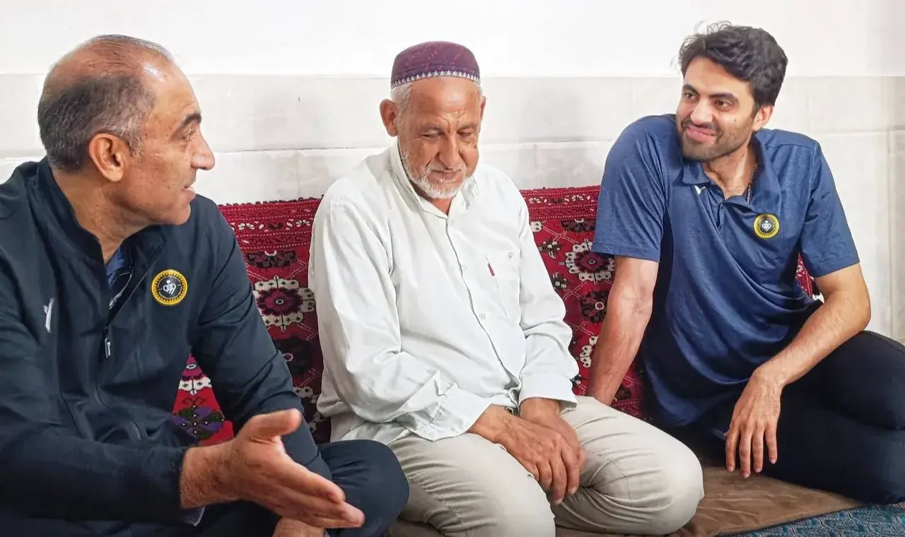 شماره ۱۹ سپاهان به صابر کاظمی رسید(عکس)