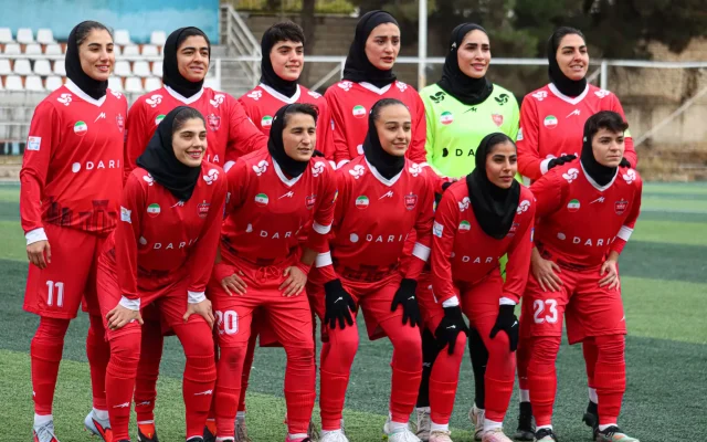 مستقمیم از ورزشگاه شهرقدس/ گزارش لحظه به لحظه اولین دربی زنان