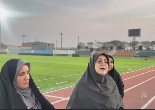 مهاجرانی و بهروزآذر در ورزشگاه شهرقدس/ سخنگوی دولت و معاون رئیس جمهور مهمان ویژه دربی