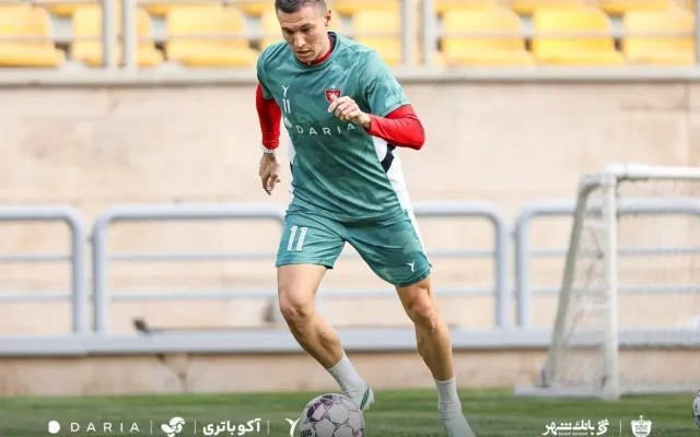 سرگیف به دنبال جبران مافات؛/ ستاره پرسپولیس بازی با فولاد را فراموش کرد!