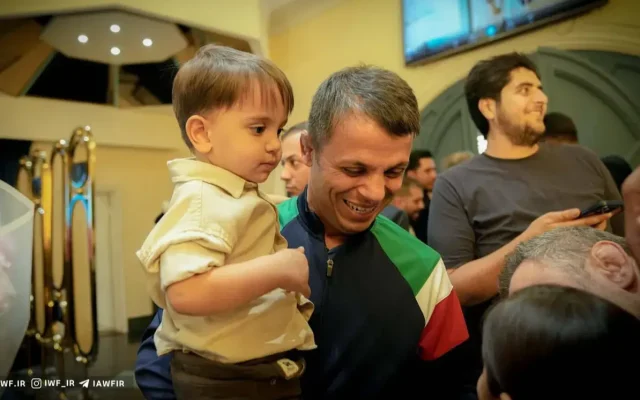 بهترین مربی جهان و بچه‌هایش در مهرآباد(عکس)
